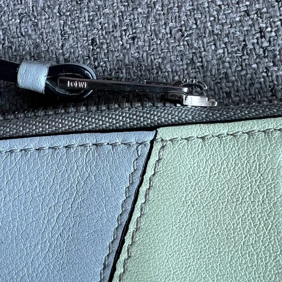 Loewe Puzzle Leather Zip Card Pouch - Picture 12 of 12